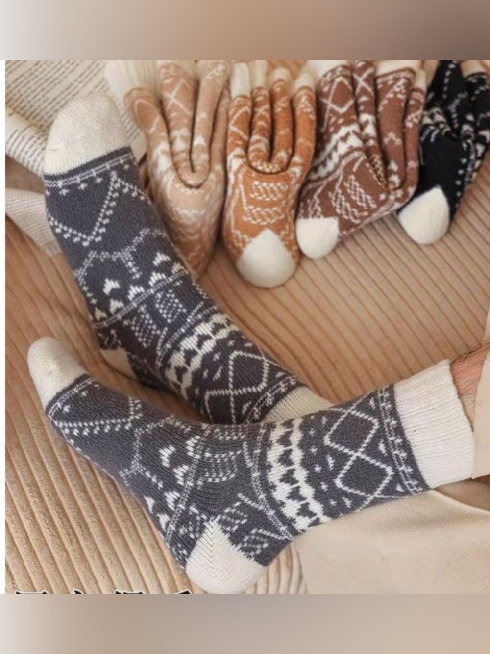 New Cozy Patterned Knit Crew Unisex Socks in Gray and Cream - 1 Pair